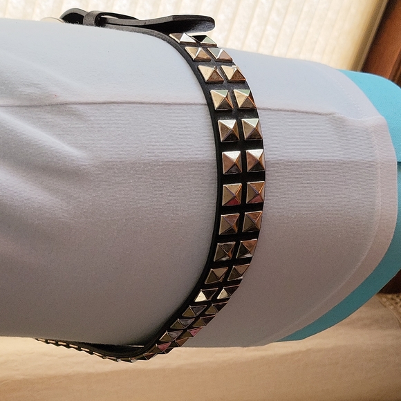 Utility women's EUC black genuine leather classic silver studded belt Size M - Picture 2 of 9